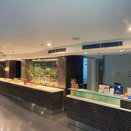 Studio One Thamrin Hotel Джакарта Экстерьер фото