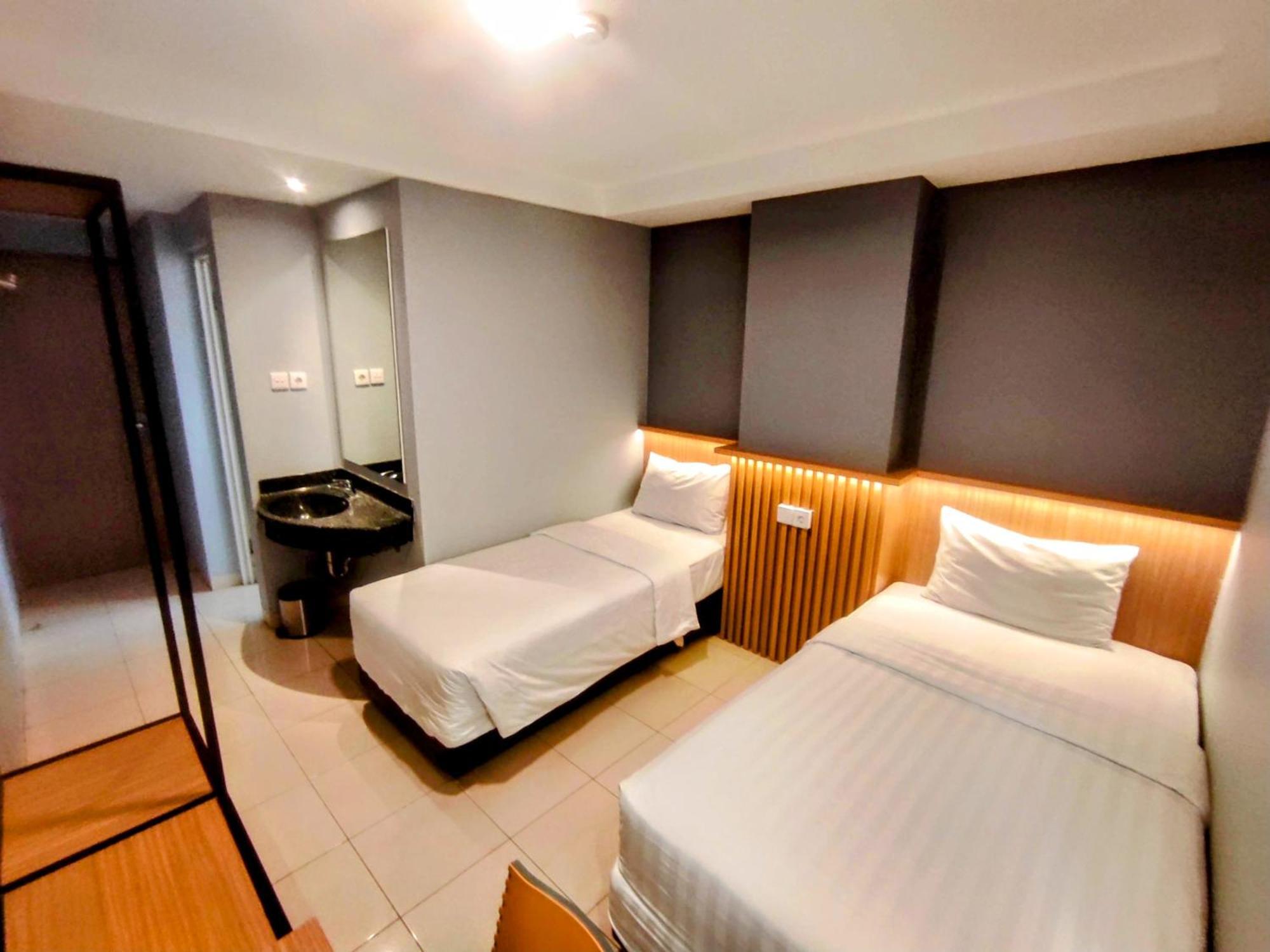 Studio One Thamrin Hotel Джакарта Экстерьер фото