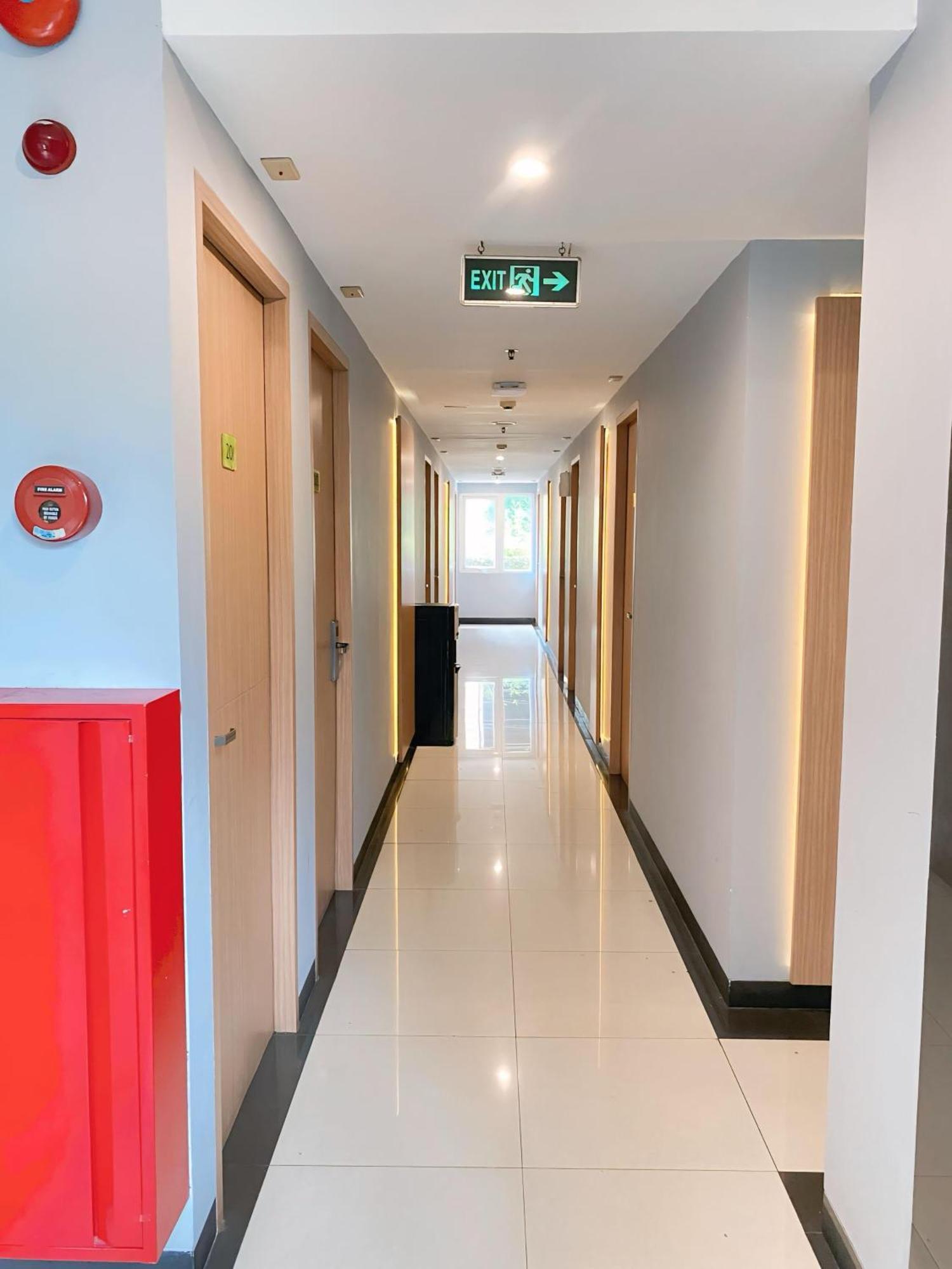 Studio One Thamrin Hotel Джакарта Экстерьер фото