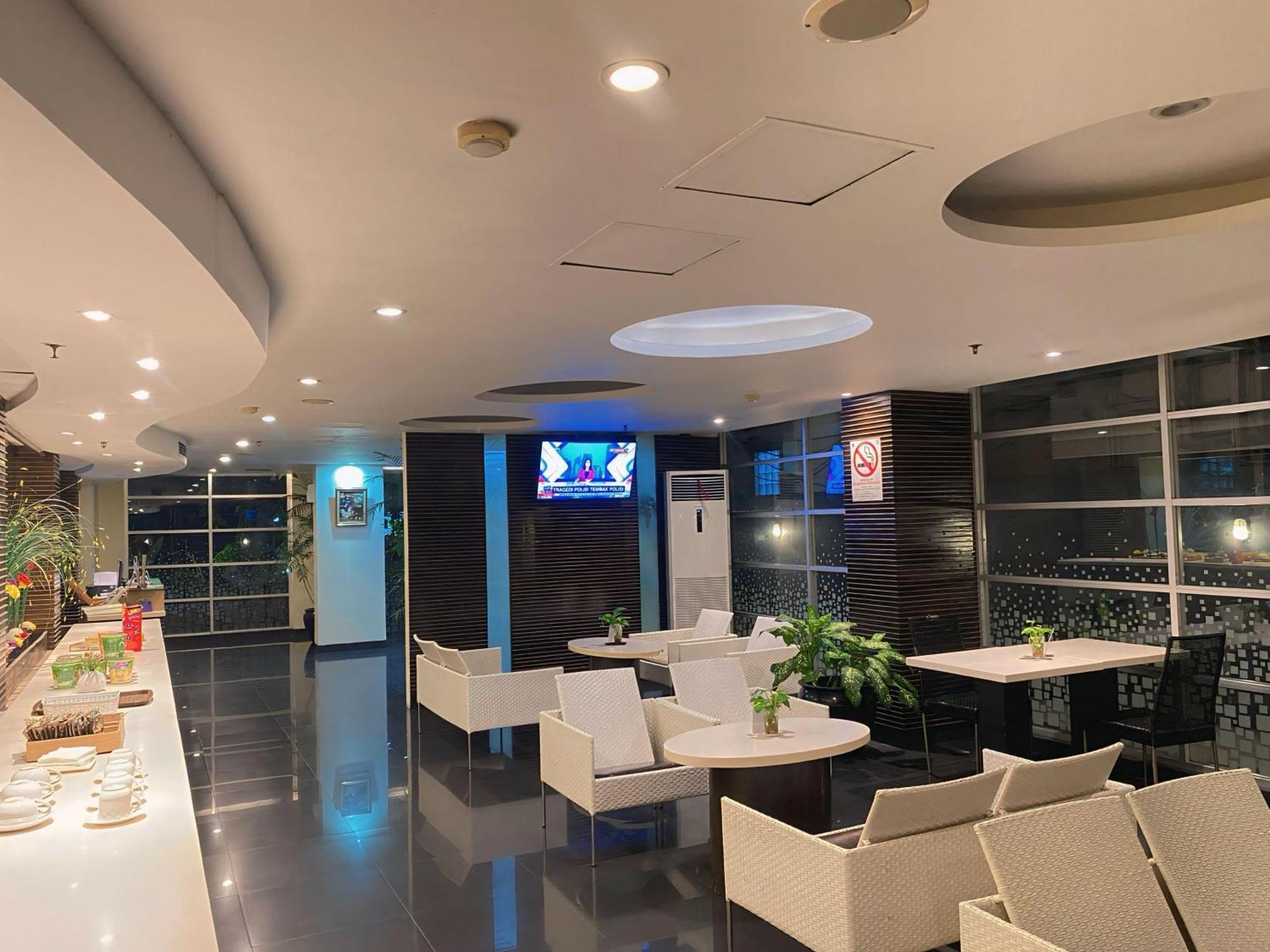 Studio One Thamrin Hotel Джакарта Экстерьер фото