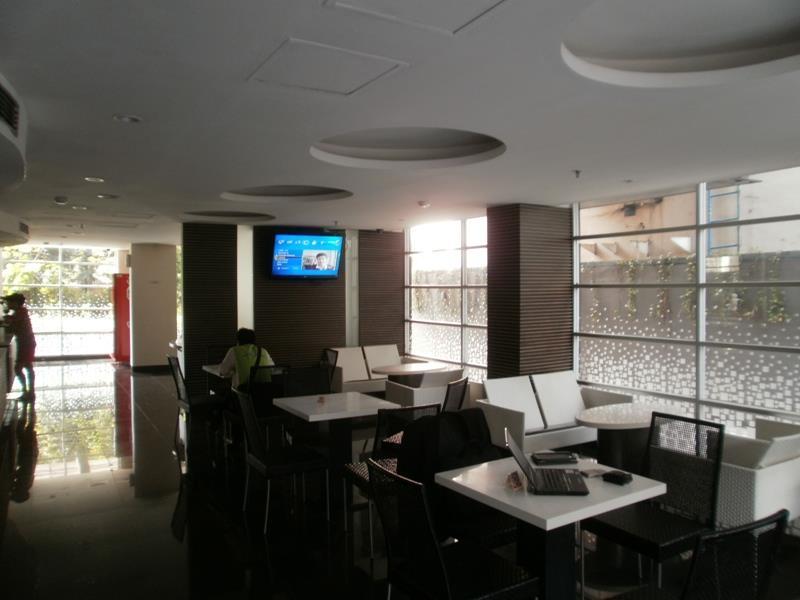 Studio One Thamrin Hotel Джакарта Экстерьер фото