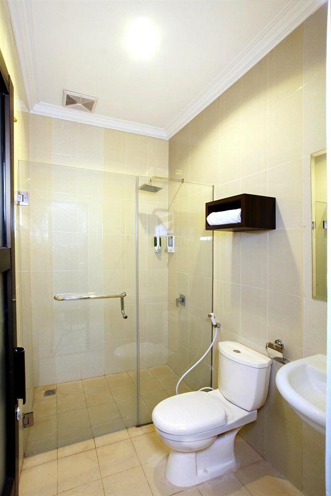 Studio One Thamrin Hotel Джакарта Экстерьер фото